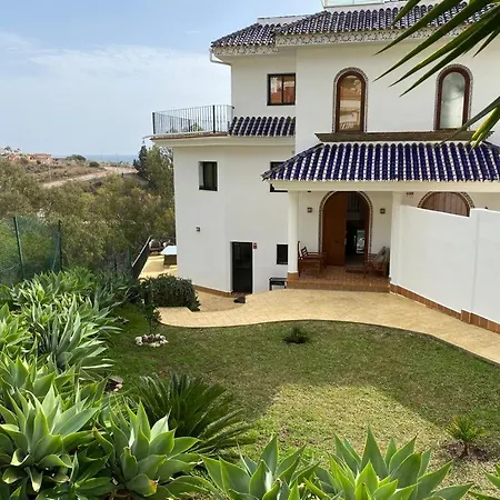 Tranquil 3 Bed With Private Pool + Sea View! Villa