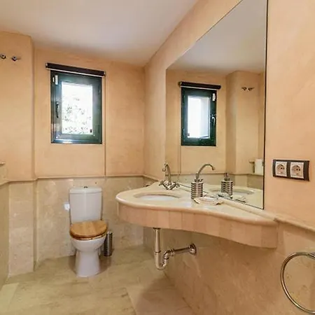Tranquil 3 Bed With Private Pool + Sea View! *