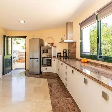 Villa Tranquil 3 Bed With Private Pool + Sea View! *