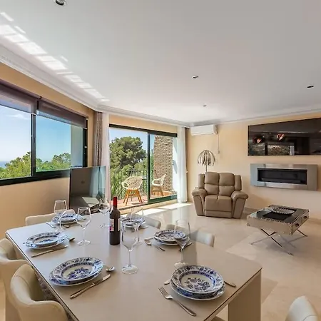Tranquil 3 Bed With Private Pool + Sea View! *