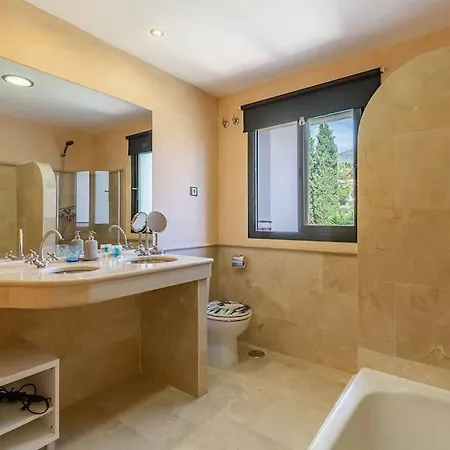 Tranquil 3 Bed With Private Pool + Sea View! Villa Benalmadena