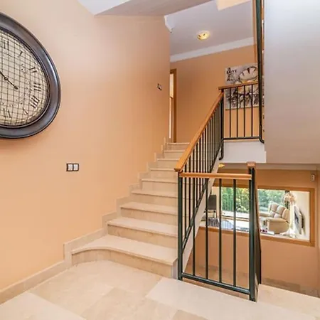 Villa Tranquil 3 Bed With Private Pool + Sea View!