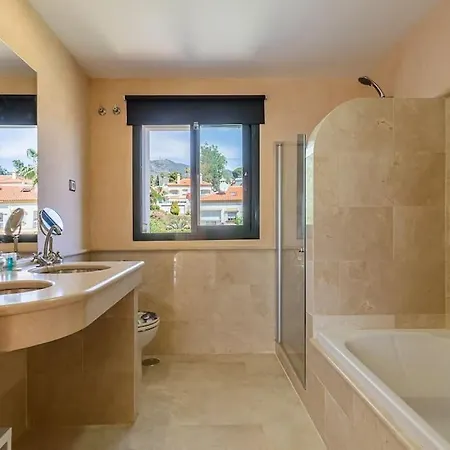 Villa Tranquil 3 Bed With Private Pool + Sea View! *