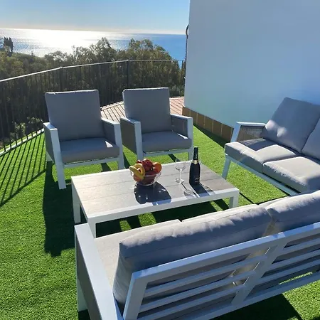 Tranquil 3 Bed With Private Pool + Sea View! *